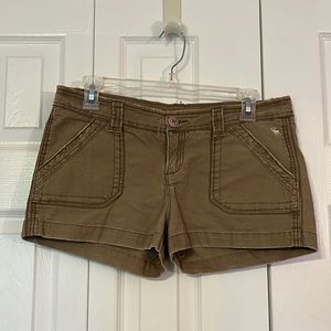 Abercrombie&Fitch short cargo shorts, tan, size 4 (women’s)